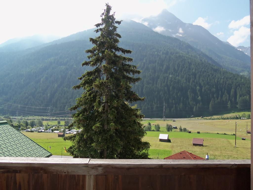 Hotel Schwarzer Adler Pettneu am Arlberg Zimmer foto